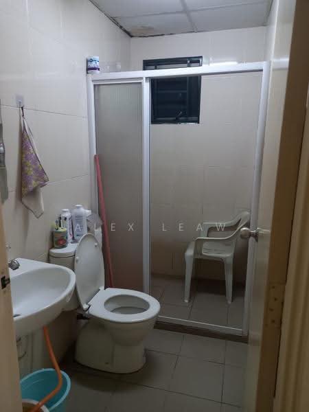 Kediaman Servis untuk Dijual di OUG Parklane - Alex Leaw - Bathroom - PropertyGuru.com.my
