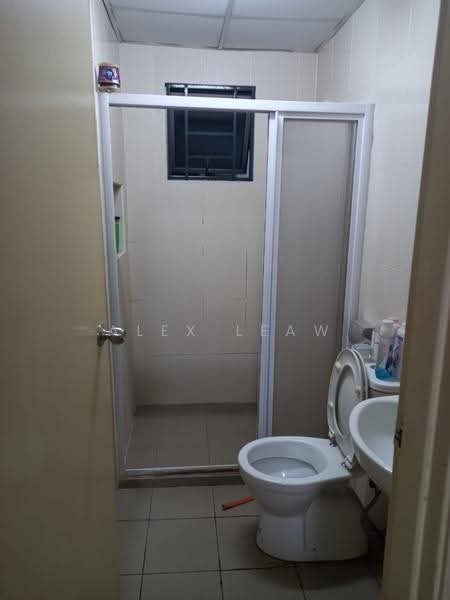 Kediaman Servis untuk Dijual di OUG Parklane - Alex Leaw - Bathroom - PropertyGuru.com.my