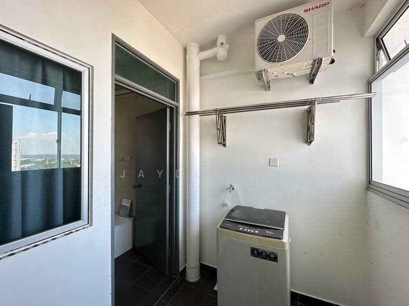 Pangsapuri untuk Dijual di Aliff Avenue (Dwi Alif) - Jayden Ng - Balcony - PropertyGuru.com.my