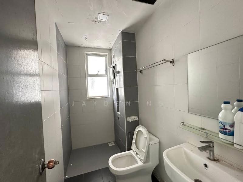 Pangsapuri untuk Dijual di Aliff Avenue (Dwi Alif) - Jayden Ng - Bathroom - PropertyGuru.com.my
