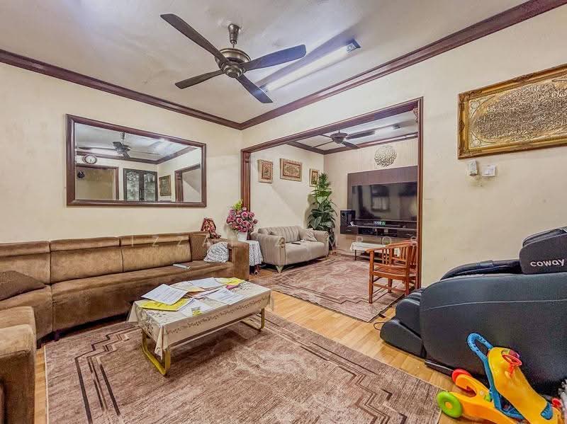 Rumah Teres 2-Tingkat untuk Dijual di Seksyen 7 (Shah Alam) - Izzat Zamros - Living Room - PropertyGuru.com.my
