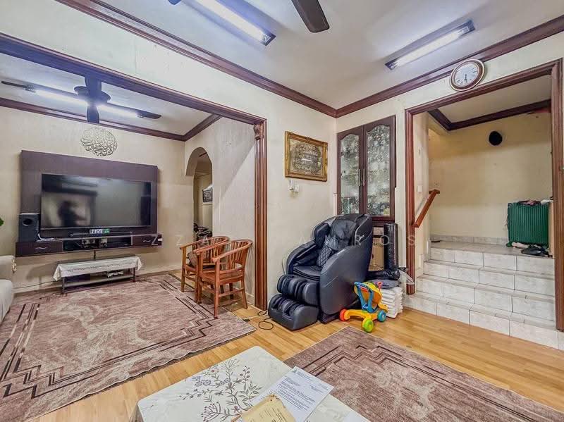 Rumah Teres 2-Tingkat untuk Dijual di Seksyen 7 (Shah Alam) - Izzat Zamros - Living Room - PropertyGuru.com.my
