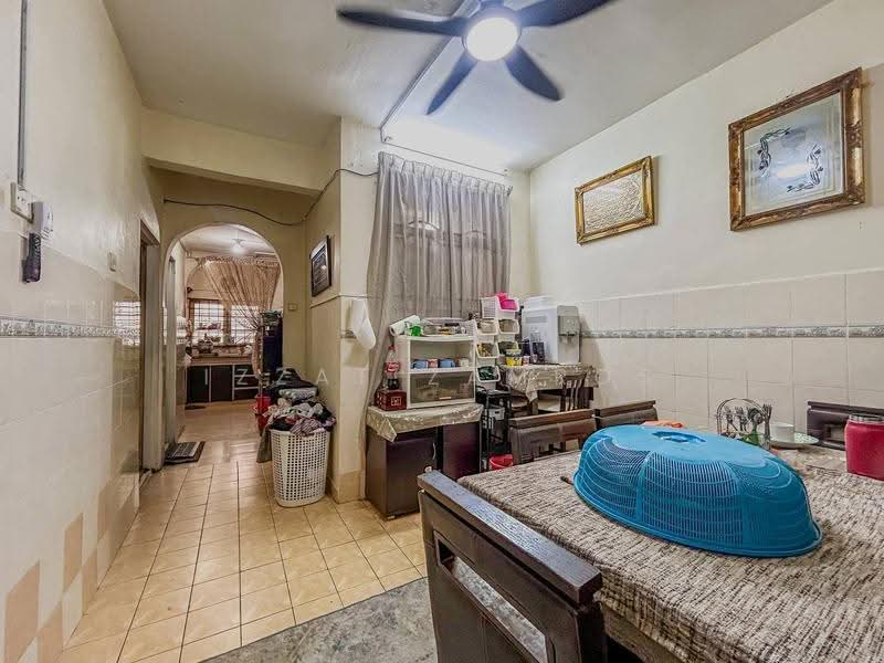 Rumah Teres 2-Tingkat untuk Dijual di Seksyen 7 (Shah Alam) - Izzat Zamros - Corridor - PropertyGuru.com.my