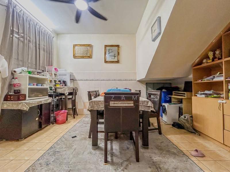 Rumah Teres 2-Tingkat untuk Dijual di Seksyen 7 (Shah Alam) - Izzat Zamros - Dining Room - PropertyGuru.com.my
