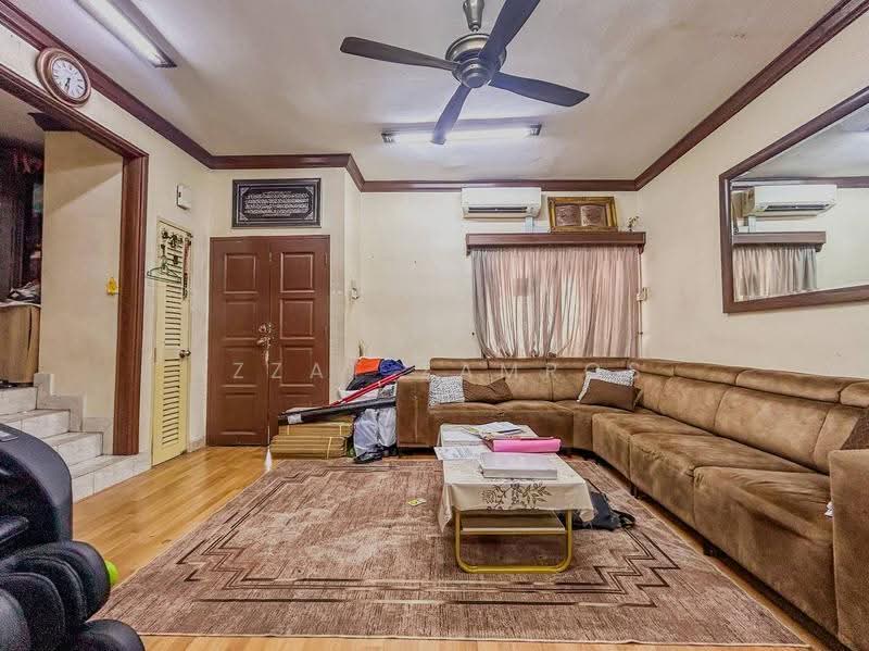 Rumah Teres 2-Tingkat untuk Dijual di Seksyen 7 (Shah Alam) - Izzat Zamros - Living Room - PropertyGuru.com.my