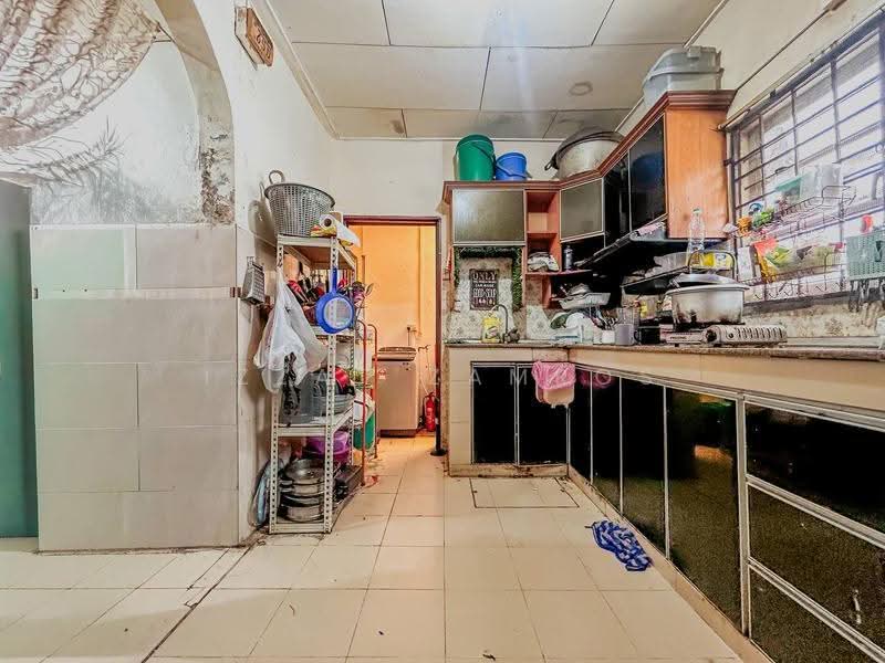 Rumah Teres 2-Tingkat untuk Dijual di Seksyen 7 (Shah Alam) - Izzat Zamros - Kitchen - PropertyGuru.com.my