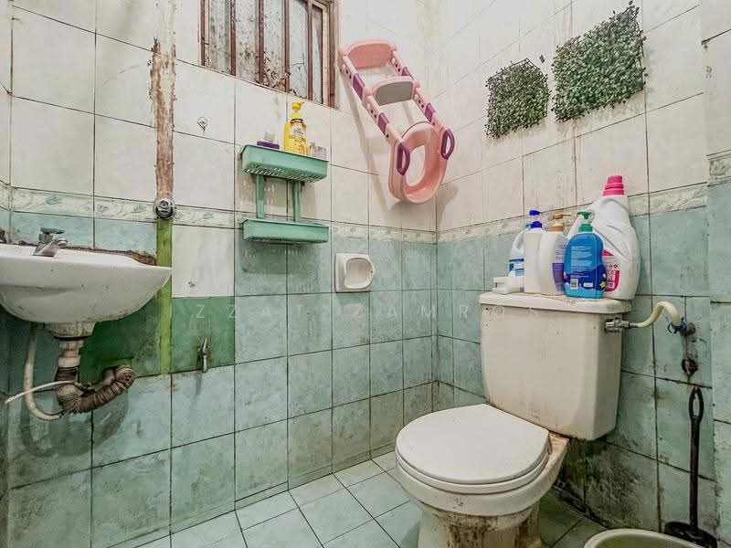 Rumah Teres 2-Tingkat untuk Dijual di Seksyen 7 (Shah Alam) - Izzat Zamros - Bathroom - PropertyGuru.com.my