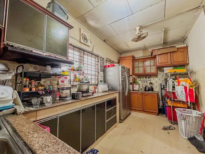 Rumah Teres 2-Tingkat untuk Dijual di Seksyen 7 (Shah Alam) - Izzat Zamros - Kitchen - PropertyGuru.com.my