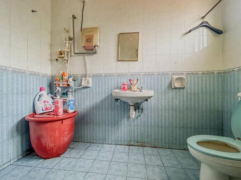 Rumah Teres 2-Tingkat untuk Dijual di Seksyen 7 (Shah Alam) - Izzat Zamros - Bathroom - PropertyGuru.com.my