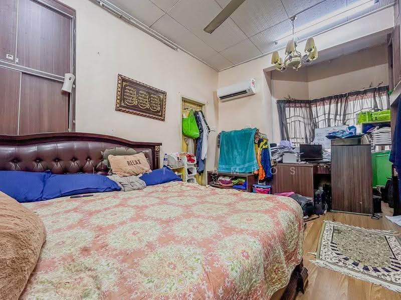 Rumah Teres 2-Tingkat untuk Dijual di Seksyen 7 (Shah Alam) - Izzat Zamros - Bedroom - PropertyGuru.com.my