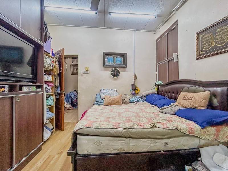 Rumah Teres 2-Tingkat untuk Dijual di Seksyen 7 (Shah Alam) - Izzat Zamros - Bedroom - PropertyGuru.com.my