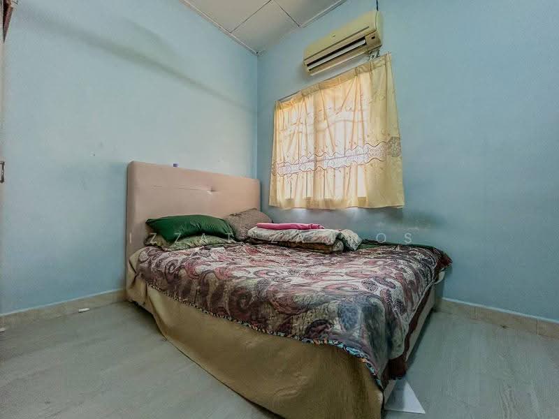 Rumah Teres 2-Tingkat untuk Dijual di Seksyen 7 (Shah Alam) - Izzat Zamros - Bedroom - PropertyGuru.com.my