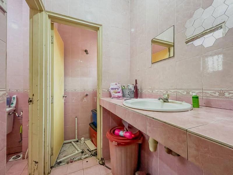 Rumah Teres 2-Tingkat untuk Dijual di Seksyen 7 (Shah Alam) - Izzat Zamros - Bathroom - PropertyGuru.com.my