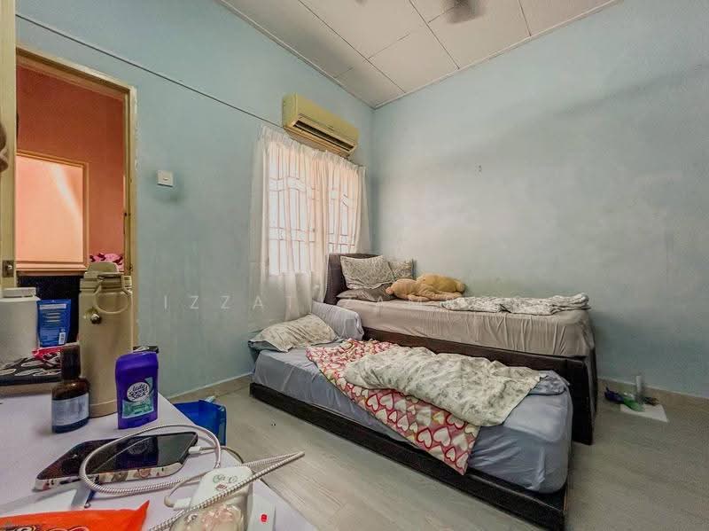Rumah Teres 2-Tingkat untuk Dijual di Seksyen 7 (Shah Alam) - Izzat Zamros - Bedroom - PropertyGuru.com.my