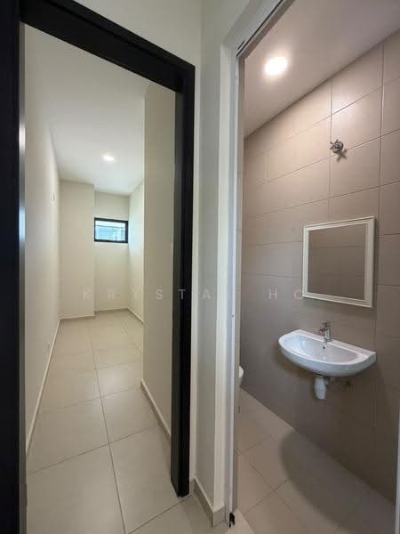 Rumah Teres 3-Tingkat untuk Dijual di Johor Bahru (Johor) - Krystal Ho - Corridor - PropertyGuru.com.my