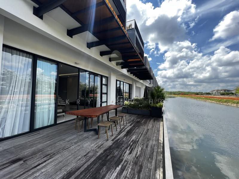 Rumah Teres 3-Tingkat untuk Dijual di Johor Bahru (Johor) - Krystal Ho - Balcony - PropertyGuru.com.my
