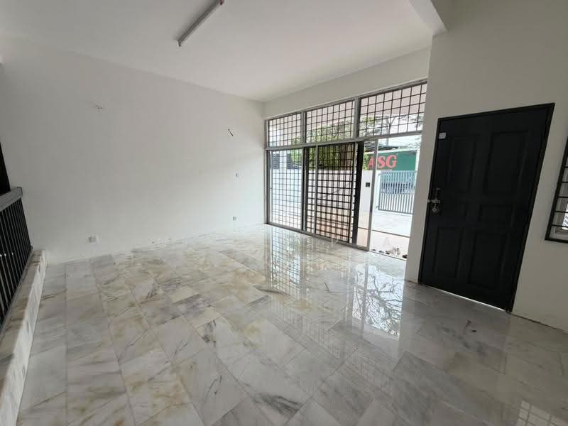 Rumah Berkembar untuk Dijual di Taman Gembira (Tampoi) - Nicole Pua - Living Room - PropertyGuru.com.my