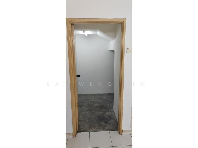 Terraced House for Rent in Bukit Rahman Putra (Sungai Buloh) - Sai Weng LIM - Store room -Staircase - PropertyGuru.com.my