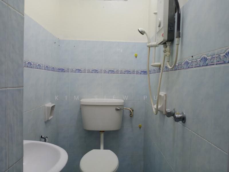 Kondominium untuk Disewa di Permai Condominium (Kota Bharu) - Kim Siew Pui - Bathroom - PropertyGuru.com.my