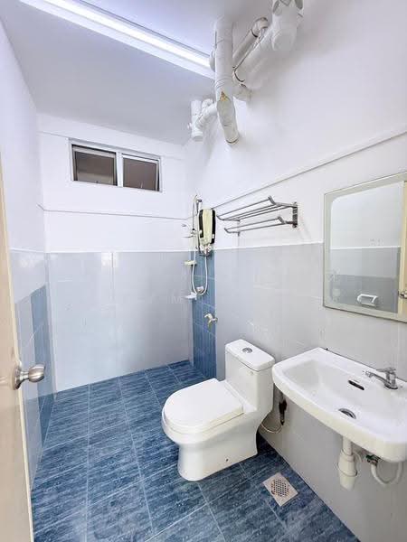 Pangsapuri untuk Disewa di Indah Court Apartment - Kym Kee - Bathroom - PropertyGuru.com.my