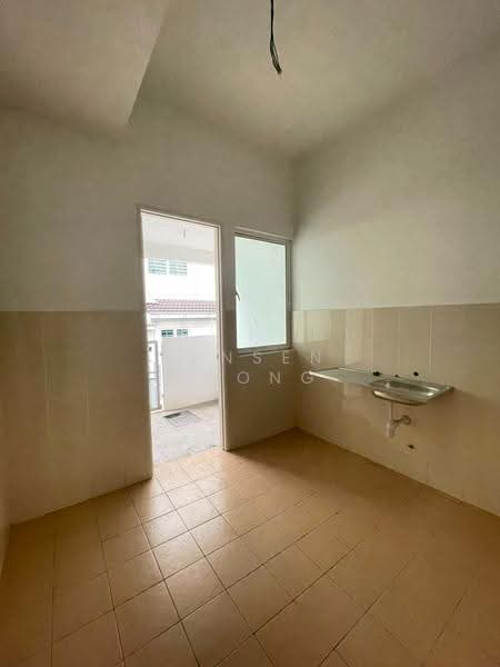 Rumah Teres 2-Tingkat untuk Dijual di Taman Nadayu 92 (Kajang) - Jensen Chong - Kitchen - PropertyGuru.com.my