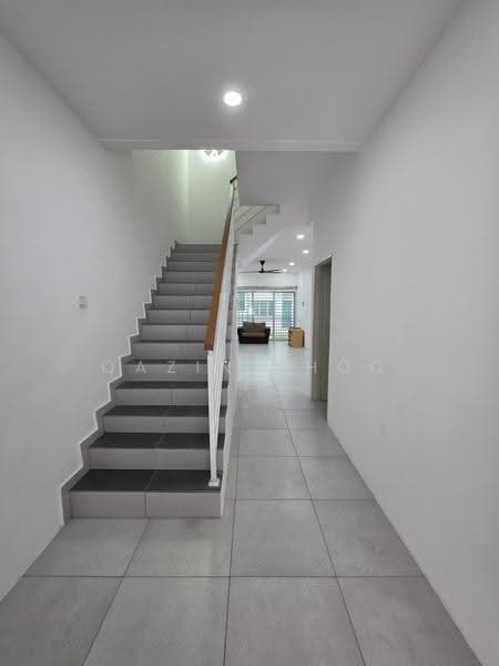 Townhouse for Rent in Bandar Meru Prima (Ipoh Premier City) (Ipoh) - Qazin Khoo - Corridor - PropertyGuru.com.my