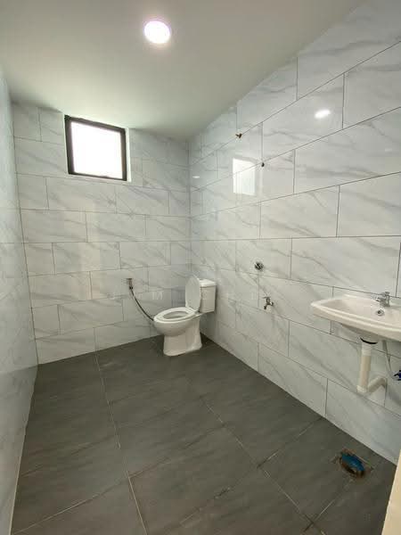 Rumah Berkembar untuk Dijual di Taman Majidee (Johor Bahru) - Jim Chee - Bathroom - PropertyGuru.com.my