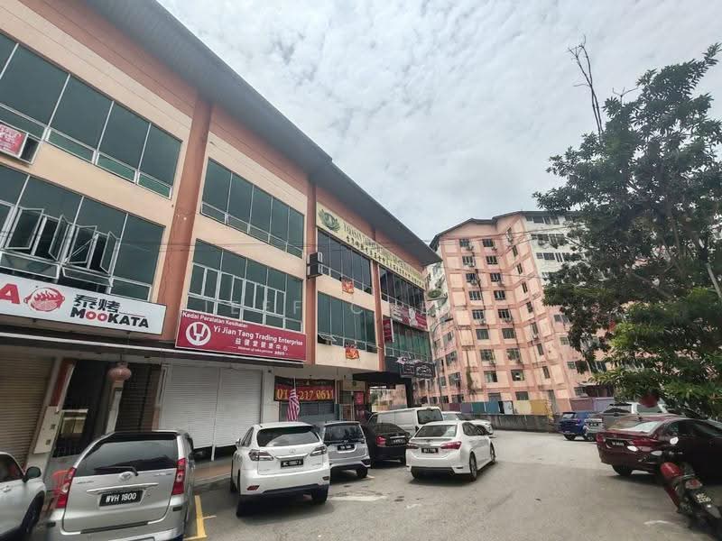 Shop for Rent in Taman Bukit Serdang (Seri Kembangan) - Jeff Cheah - Exterior - PropertyGuru.com.my