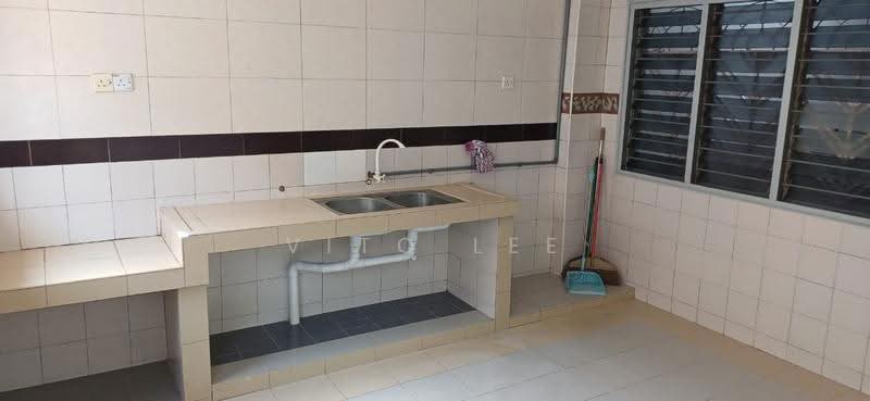 Rumah Teres 2-Tingkat untuk Disewa di Taman Cheng Perdana (Cheng) - Vito Lee - Kitchen - PropertyGuru.com.my