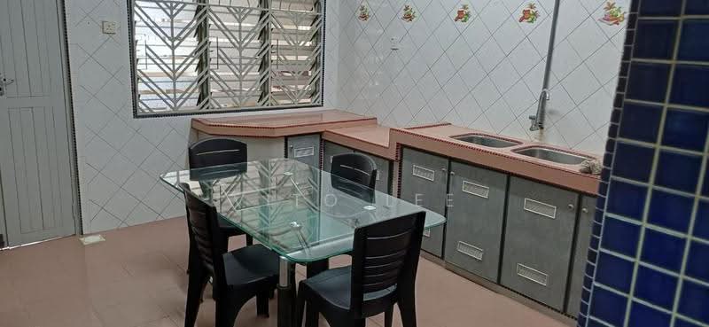 Rumah Teres 2-Tingkat untuk Disewa di Taman Cheng Perdana (Cheng) - Vito Lee - Kitchen - PropertyGuru.com.my