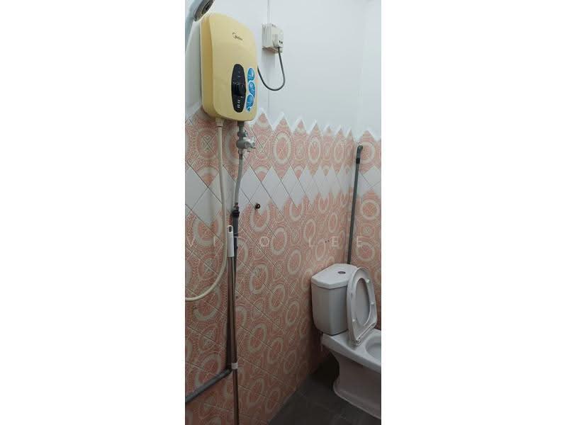 Rumah Teres 2-Tingkat untuk Disewa di Taman Cheng Perdana (Cheng) - Vito Lee - Bathroom - PropertyGuru.com.my