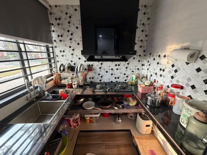 Rumah Teres 1-Tingkat untuk Dijual di Taman Perling (Perling) - Carson . - Kitchen - PropertyGuru.com.my