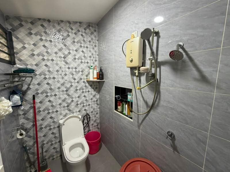 Rumah Teres 1-Tingkat untuk Dijual di Taman Perling (Perling) - Carson . - Bathroom - PropertyGuru.com.my