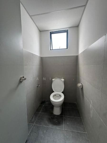 Shop / Office untuk Disewa di Austin Crest (Johor Bahru) - Janice . - Bathroom - PropertyGuru.com.my