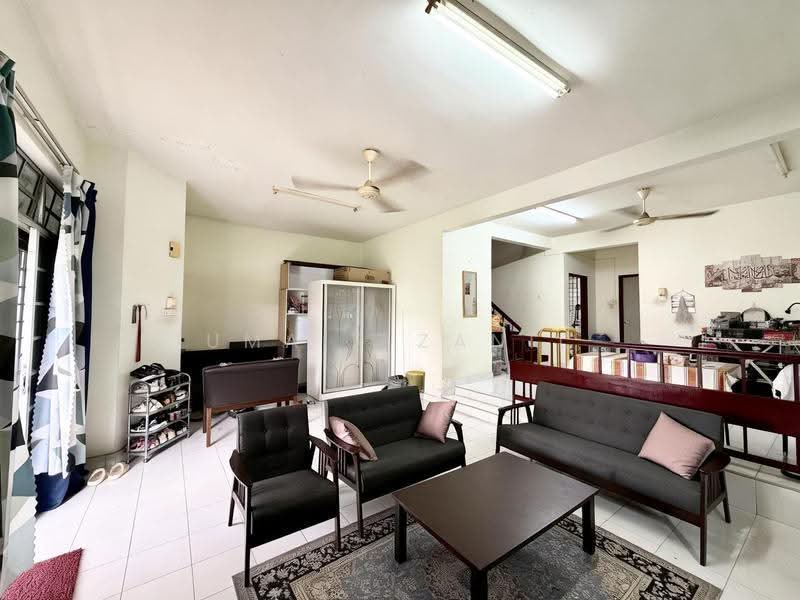 Rumah Berkembar untuk Dijual di Taman Perling (Perling) - UMAIR ZANIL - Living Room - PropertyGuru.com.my