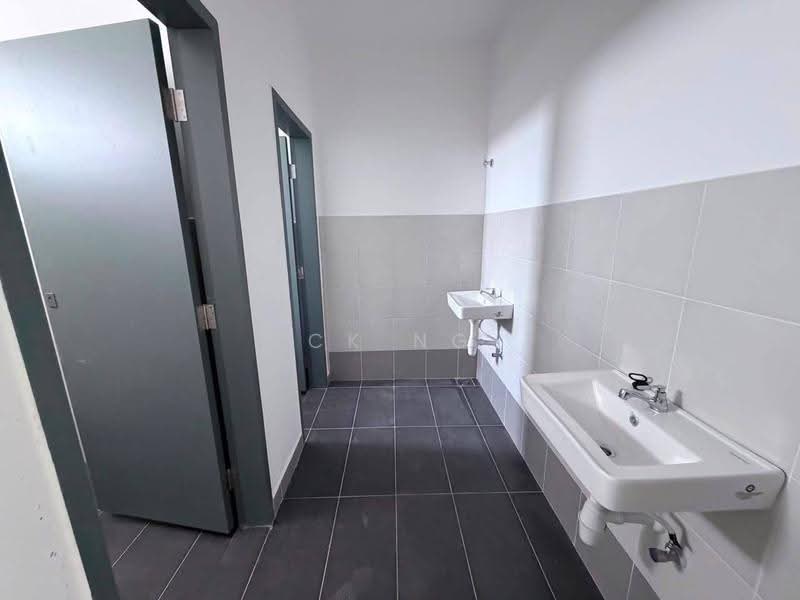 Shop / Office for Sale in Bandar Baru Permas Jaya (Permas Jaya) - CK Ng - Bathroom - PropertyGuru.com.my