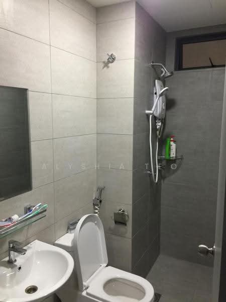 Kediaman Servis untuk Dijual di KL Traders Square - Alyshia Teo - Bathroom - PropertyGuru.com.my