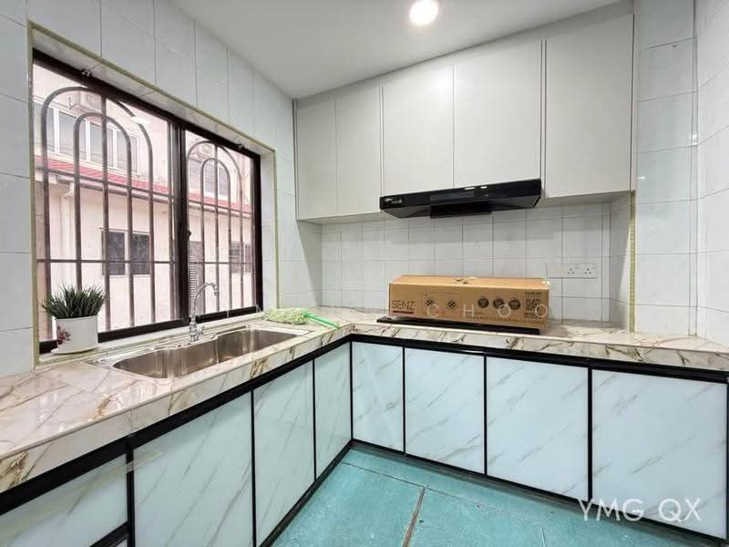 Rumah Teres 2-Tingkat untuk Dijual di Taman Gembira (Klang) - Raymond Choo - Kitchen - PropertyGuru.com.my