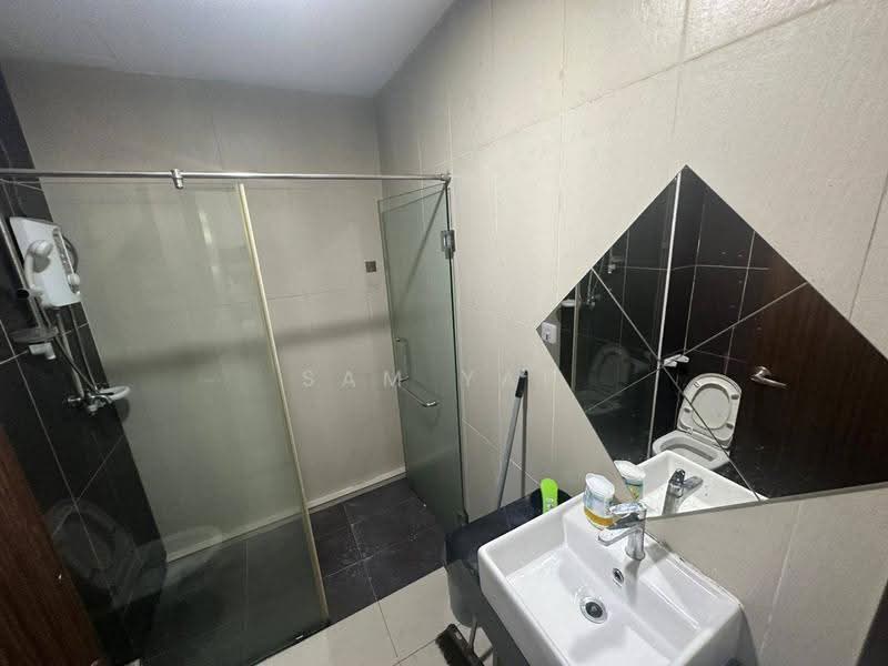 Service Residence for Rent at Meridin Bayvue Serviced Apartment - Sam Yap - Bathroom - PropertyGuru.com.my