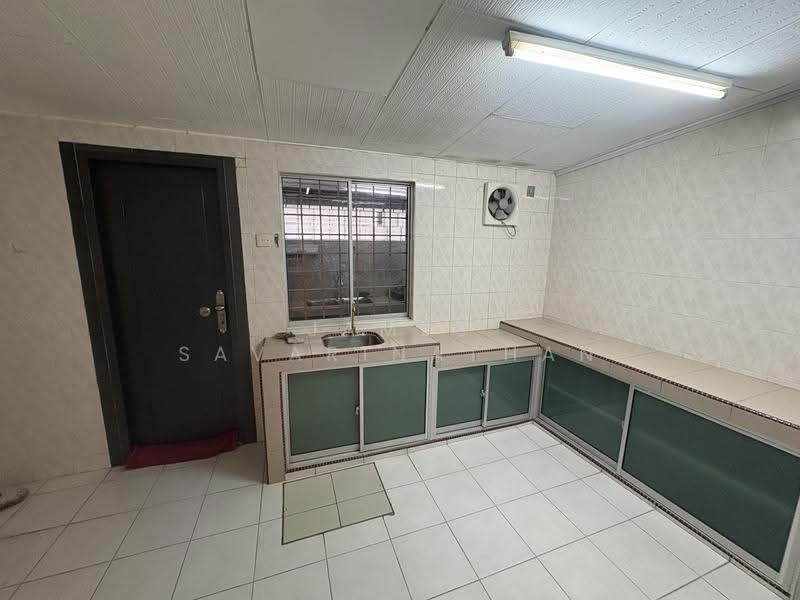 Rumah Teres 1-Tingkat untuk Dijual di Taman Cuepacs (Cheras) - James Savarinathan - Kitchen - PropertyGuru.com.my