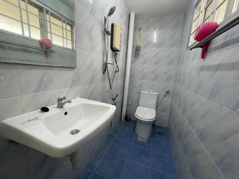 Rumah Teres untuk Disewa di Taman Kajang Baru (Kajang) - Miko Lew - Bathroom - PropertyGuru.com.my