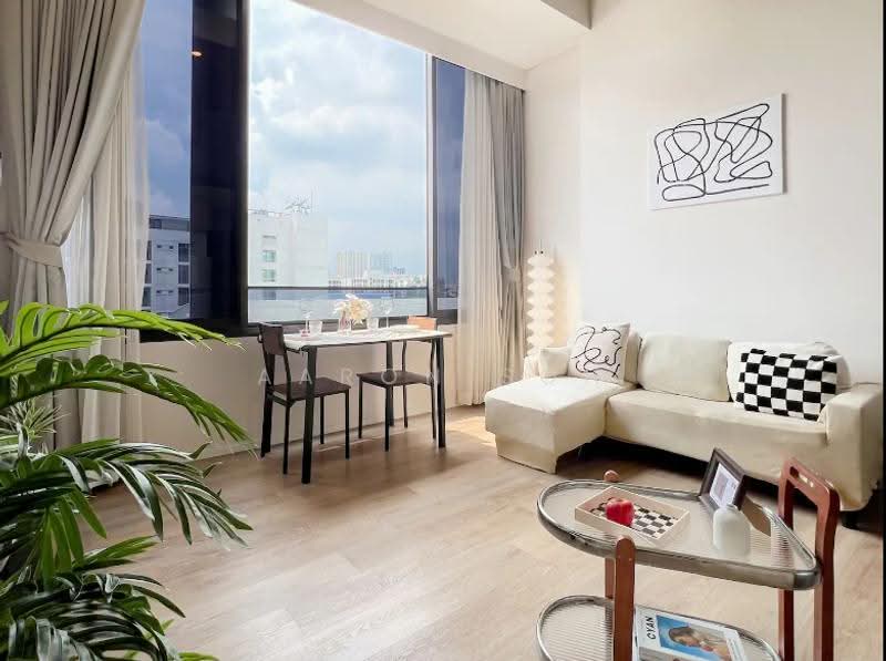 Kediaman Servis untuk Dijual di Seiring Residensi - Aaron Soh - Living Room - PropertyGuru.com.my