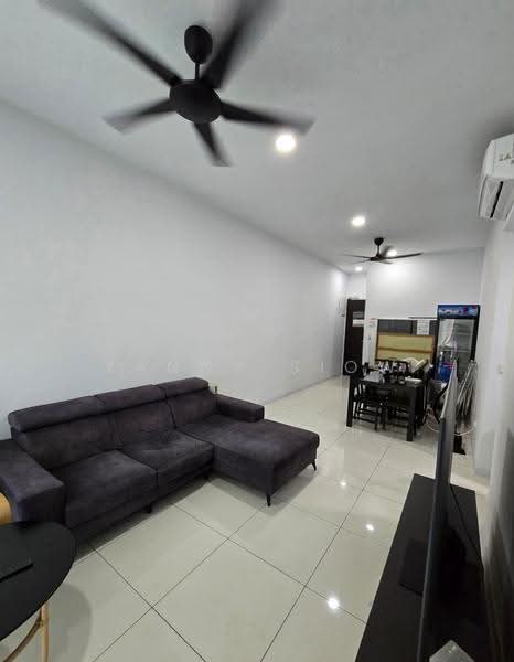 Condominium for Sale at The Valley Residences @ SkySierra - Yanny Siow - Living Room - PropertyGuru.com.my
