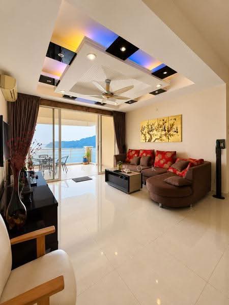 Kondominium untuk Dijual di Putra Marine Resort - KK Kwok - Living Room - PropertyGuru.com.my