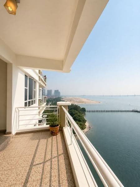 Kondominium untuk Dijual di Putra Marine Resort - KK Kwok - Balcony - PropertyGuru.com.my