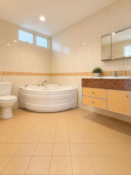 Kondominium untuk Dijual di Putra Marine Resort - KK Kwok - Bathroom - PropertyGuru.com.my
