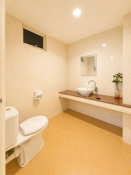 Kondominium untuk Dijual di Putra Marine Resort - KK Kwok - Bathroom - PropertyGuru.com.my