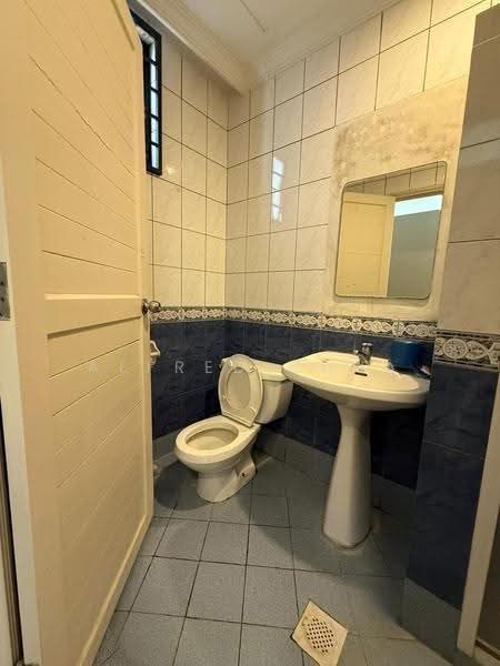 Kondominium untuk Dijual di Village Grove - Alfred Chua - Bathroom - PropertyGuru.com.my
