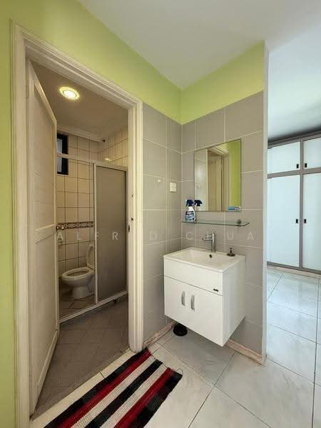 Kondominium untuk Dijual di Village Grove - Alfred Chua - Bathroom - PropertyGuru.com.my