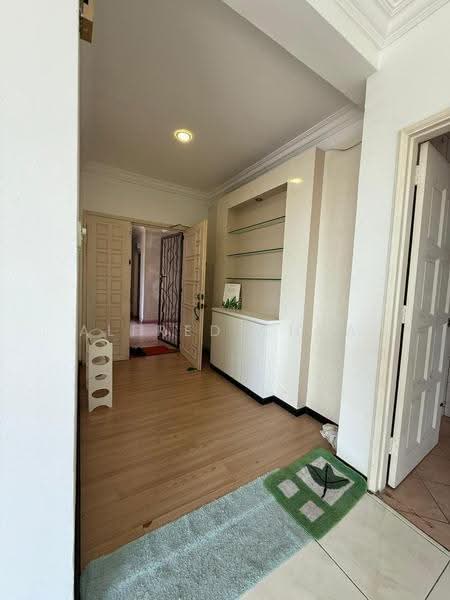 Kondominium untuk Dijual di Village Grove - Alfred Chua - Entrance - PropertyGuru.com.my